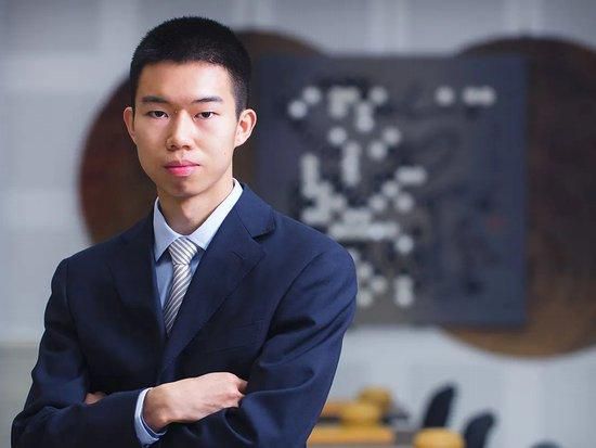 　　　　另外一个够资历理解布鲁斯韦恩疾苦的人是哥谭市戈登警长。